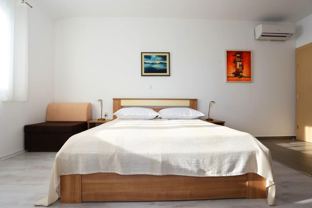 House Natali 70M From The Beach - Free Ev Top Up Rtina Zewnętrze zdjęcie