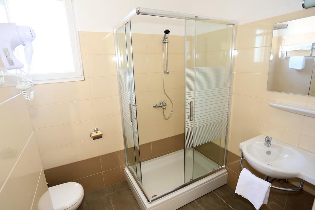 House Natali 70M From The Beach - Free Ev Top Up Rtina Zewnętrze zdjęcie