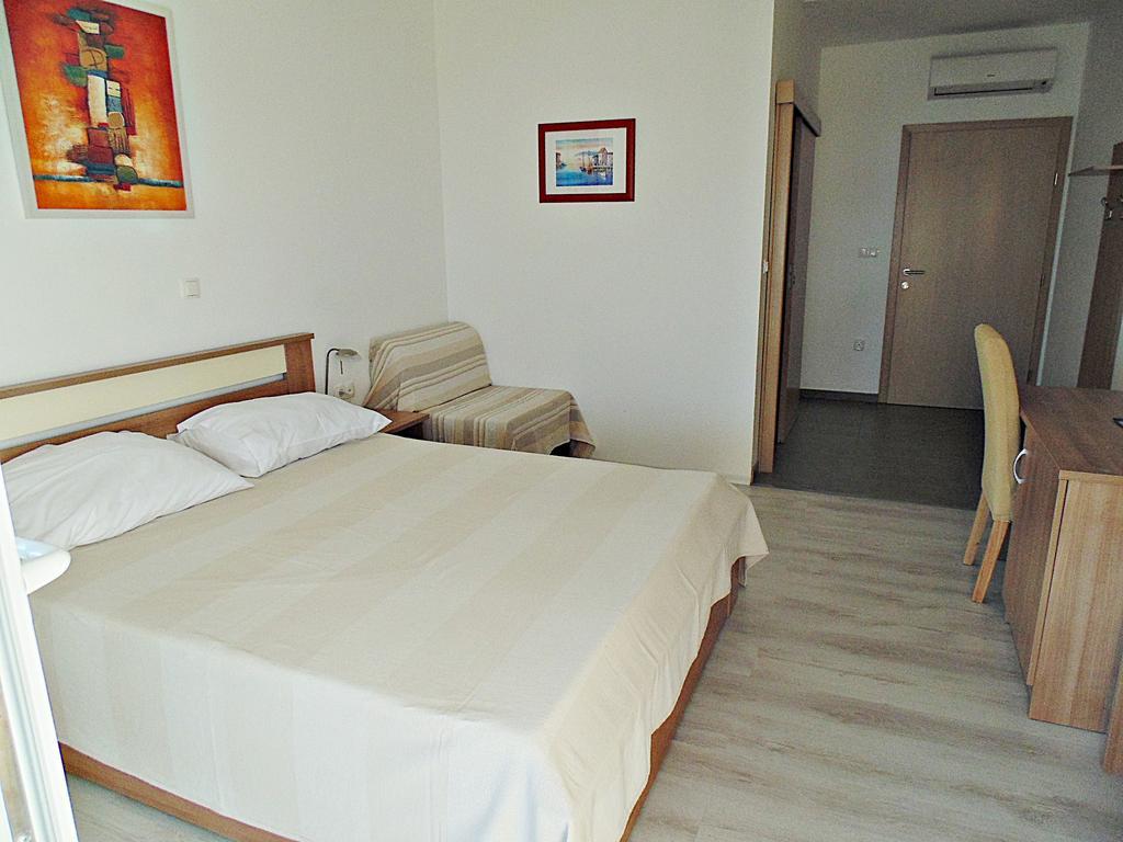 House Natali 70M From The Beach - Free Ev Top Up Rtina Zewnętrze zdjęcie