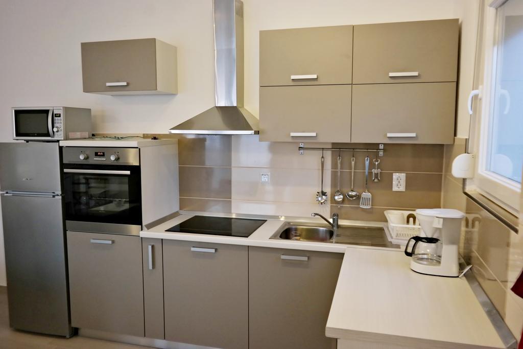House Natali 70M From The Beach - Free Ev Top Up Rtina Zewnętrze zdjęcie