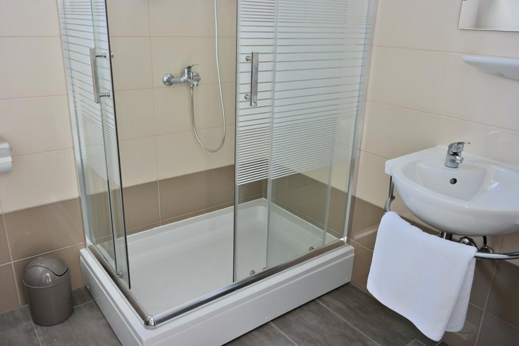 House Natali 70M From The Beach - Free Ev Top Up Rtina Zewnętrze zdjęcie