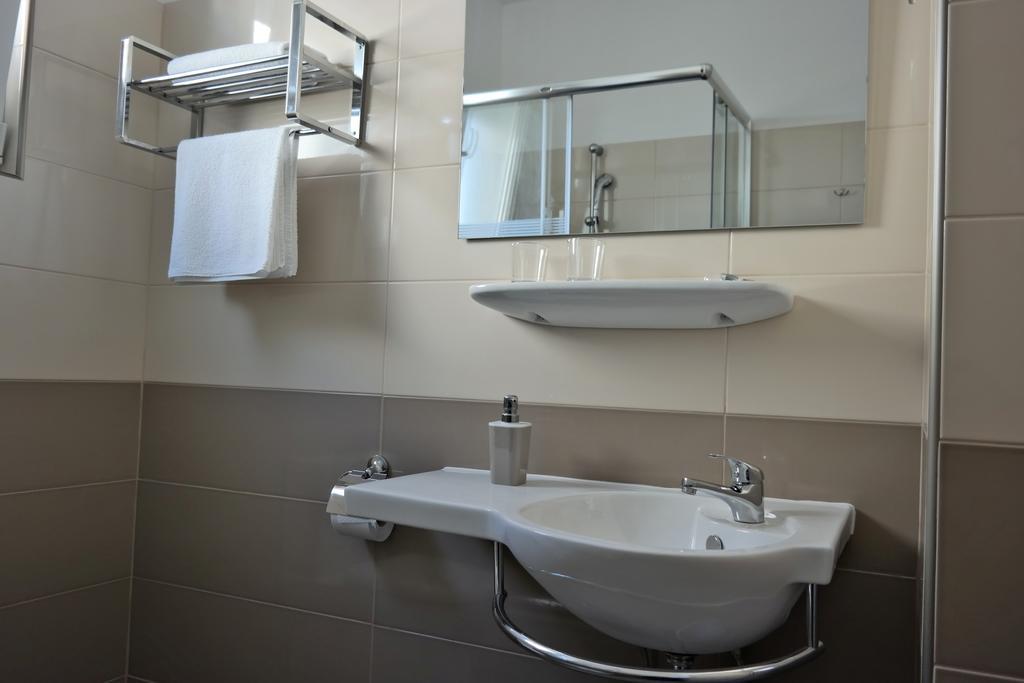 House Natali 70M From The Beach - Free Ev Top Up Rtina Zewnętrze zdjęcie