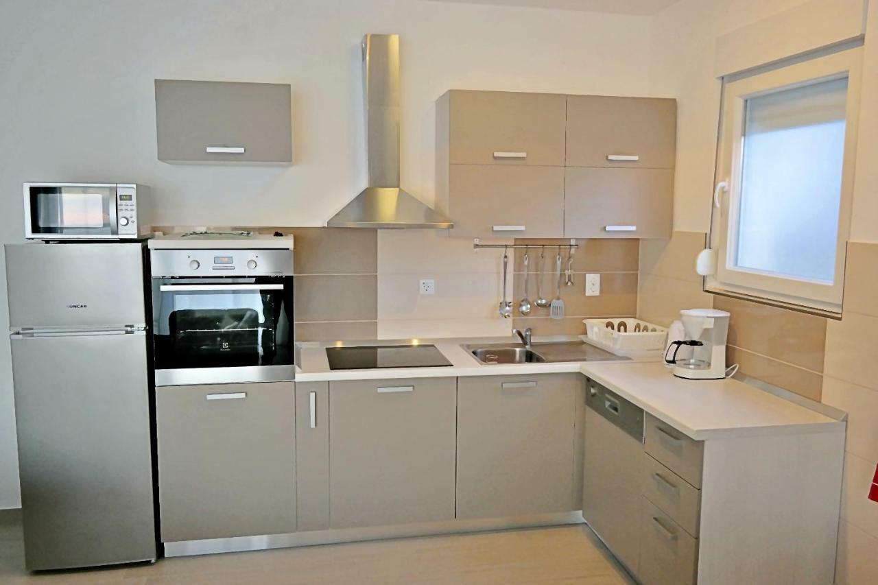 House Natali 70M From The Beach - Free Ev Top Up Rtina Zewnętrze zdjęcie
